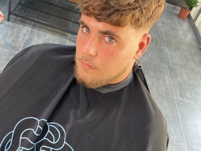 Cliente satisfecho corte de pelo